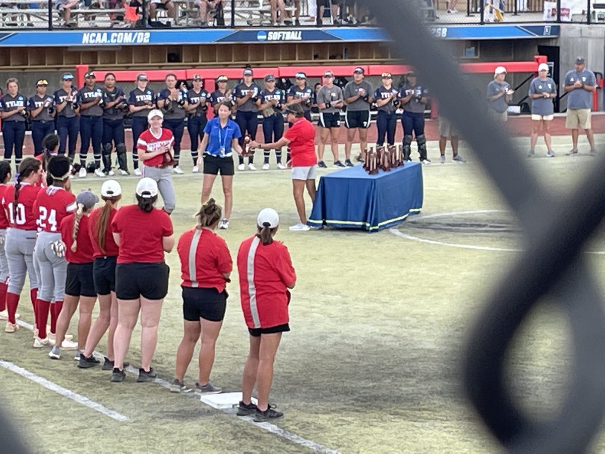 Congratulations to ⁦<a href="/USISOFTBALL/">USI SOFTBALL</a>⁩ on a great season, winning the Midwest Region! Best of luck in D1 next year, we’ll miss you in D2!