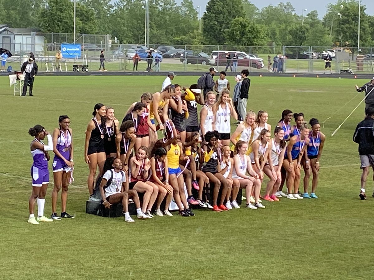 OLHSGtrack's tweet photo. Congratulations to the 4x200 team of Sophie, Natalie, Morgan and Kennedy for making it to the State Meet!! #OLHSTF22 @LHSAthleticDept @natnichols05 @morganmahan10 https://t.co/0iZn3J5YHm