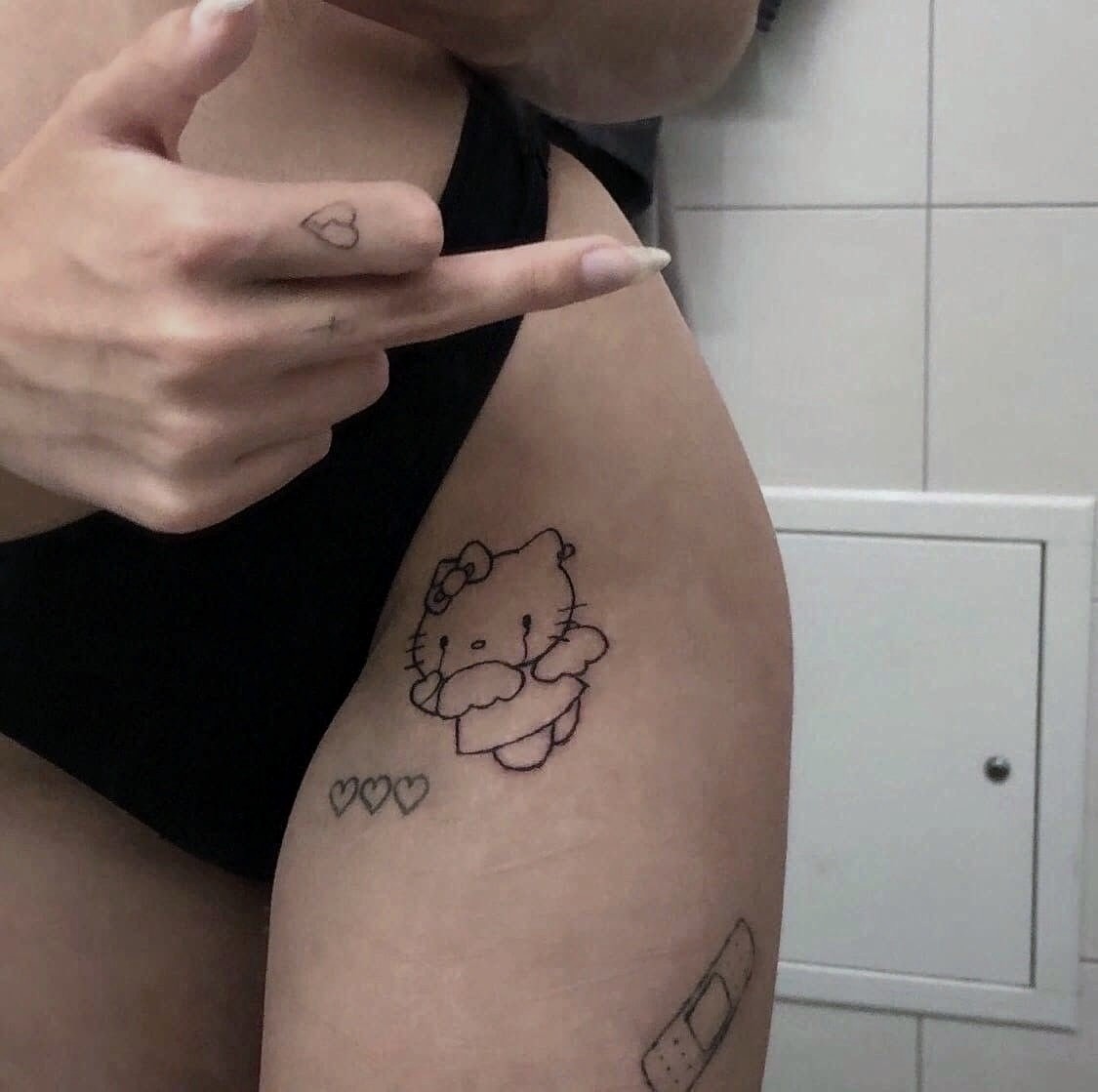 Showing off the thighs and Katnip doesn't care if the others see her in just panties. As she walks around and acts normal.