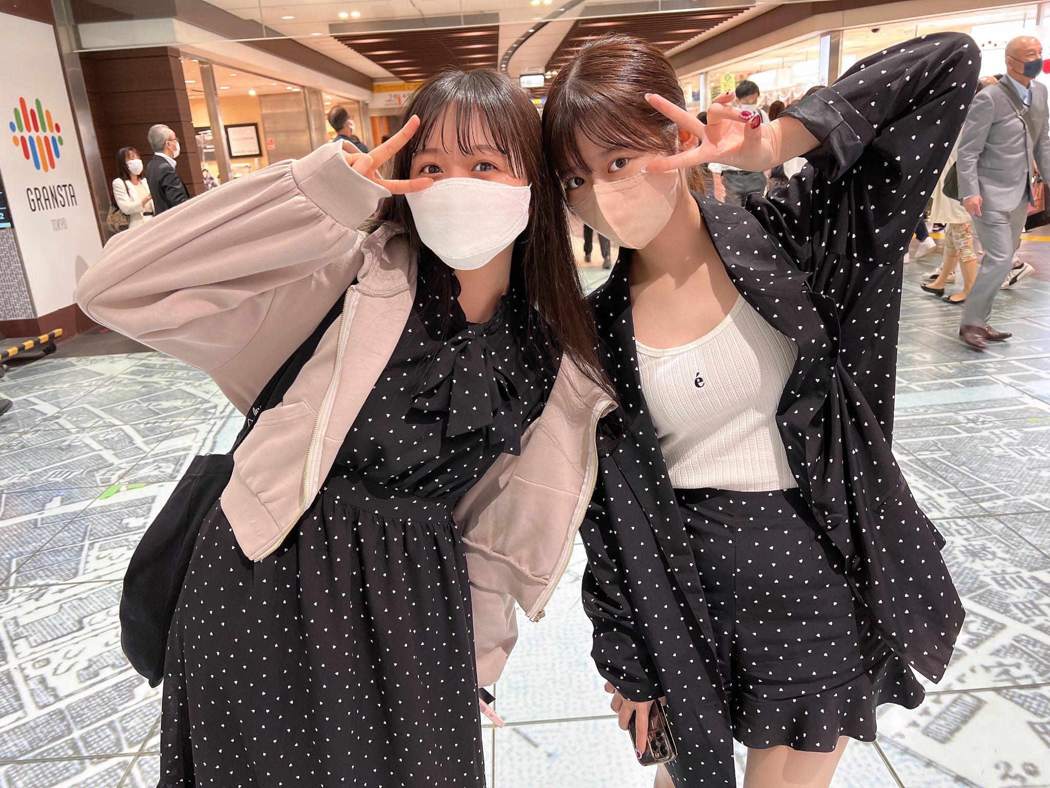 FRUITSZIPPER タオル 全員 集合 直筆サイン 松本かれん 月足天音 FRUITS ZIPPER
