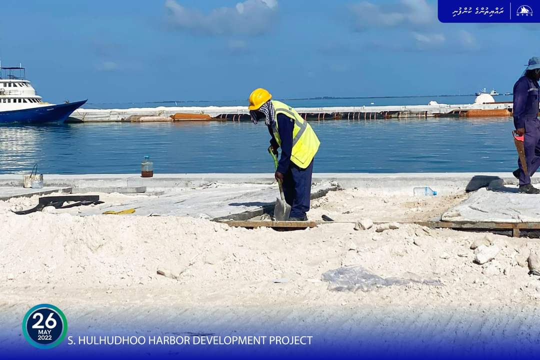 iburahimali's tweet image. ސ. ހުޅުދޫ ބަނދަރު ތަރައްޤީ ކުރުމުގެ މަޝްރޫޢުގެ މަސައްކަތުގެ 85 ޕަސެންޓް ނިމިއްޖެ. އަދި ހާބަރ ބްރިޖް ހެދުމުގެ މަސައްކަތުގެ 76 ޕަސެންޓް ނިމިއްޖެ.
މި
#ongoingprojects #Heyoverikan