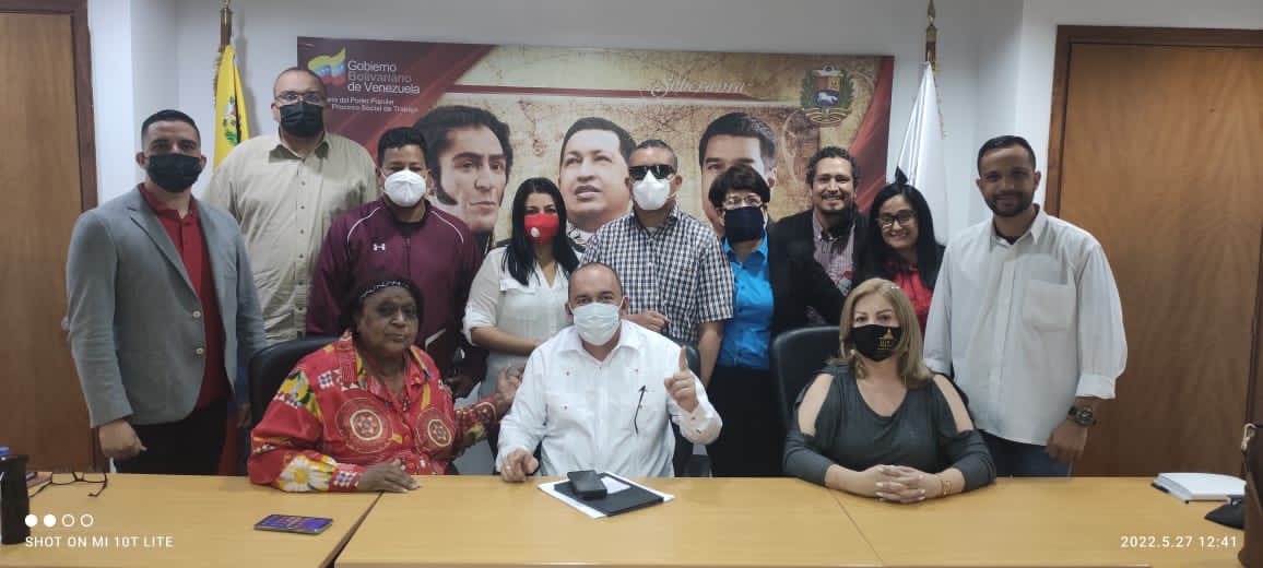 subcomlaboralAN's tweet photo. El @MinTrabajoVE  y la Comisión de Desarrollo Social Integral d/la @Asamblea_Ven en reunión de trabajo en pro d/la elaboración d/las 10 Leyes Especiales para la Clase Obrera.
#LOTTT (Art 204 al 292)
@NicolasMaduro
@delcyrodriguezv
@jorgerpsuv
@torrealbaf_
@pinfantea
@laproletaria https://t.co/rdBp8RKRp5