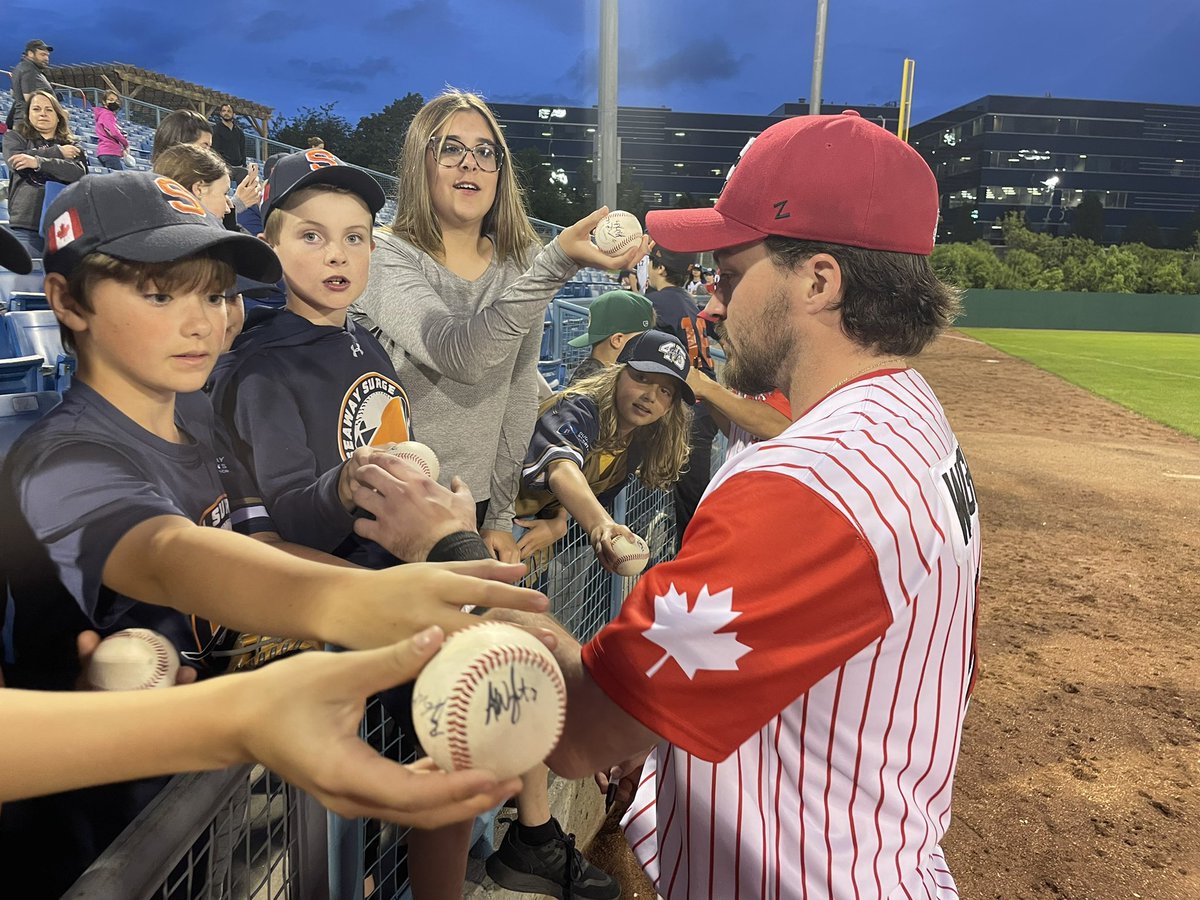 ottawa_titans's tweet photo. Post game @ Autograph Alley 

#HereToStay https://t.co/mgP2t4ARFq