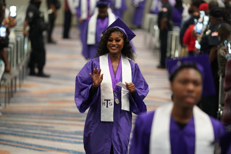 MSCSK12's tweet photo. Congratulations graduates! Check out highlights from today’s ceremony! #MSCSFirstCla22
🔹Trezevant HS https://t.co/BWClPe56Kp