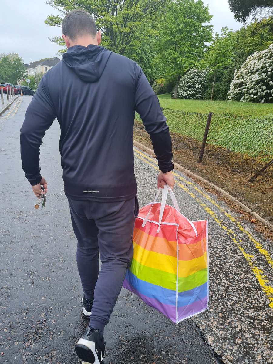 MetagotchiNFTs's tweet photo. Our community has been out and about spreading kindness and smiles recently!💛

People have been donating to local charities, handing out food to the homeless, and taking friends/family out to eat! 🫂

Human connection > everything🤝 https://t.co/9VRLD0oezO