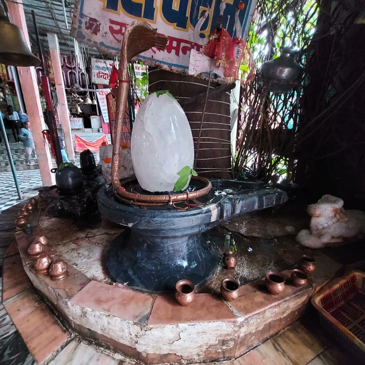 India___Tourism's tweet photo. Shiv Mandir also popular as #Prakasheshwar Temple situated on Dehradun-#Mussorie highway.
 
It belongs to Lord #Shiva and very huge complex with shop inbuilt for purchasing stones etc.
https://t.co/z3Pgp0Zbni

 📲 9871337888 &amp;  9891337888

#shivmandir #uttarakhandheaven #Shiv https://t.co/k48KV8XcRF