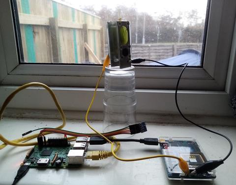 pomeranian99's tweet photo. They made a battery -- an anode and a cathode -- filled with blue-green algae

It sat on a windowsill for six months, so the algae would grow and produce oxygen

It powered an ARM computer nonstop

But: Where was the power coming from?

From my Linkfest: https://t.co/5Acgs1CeUU https://t.co/4jt6BWx1Go