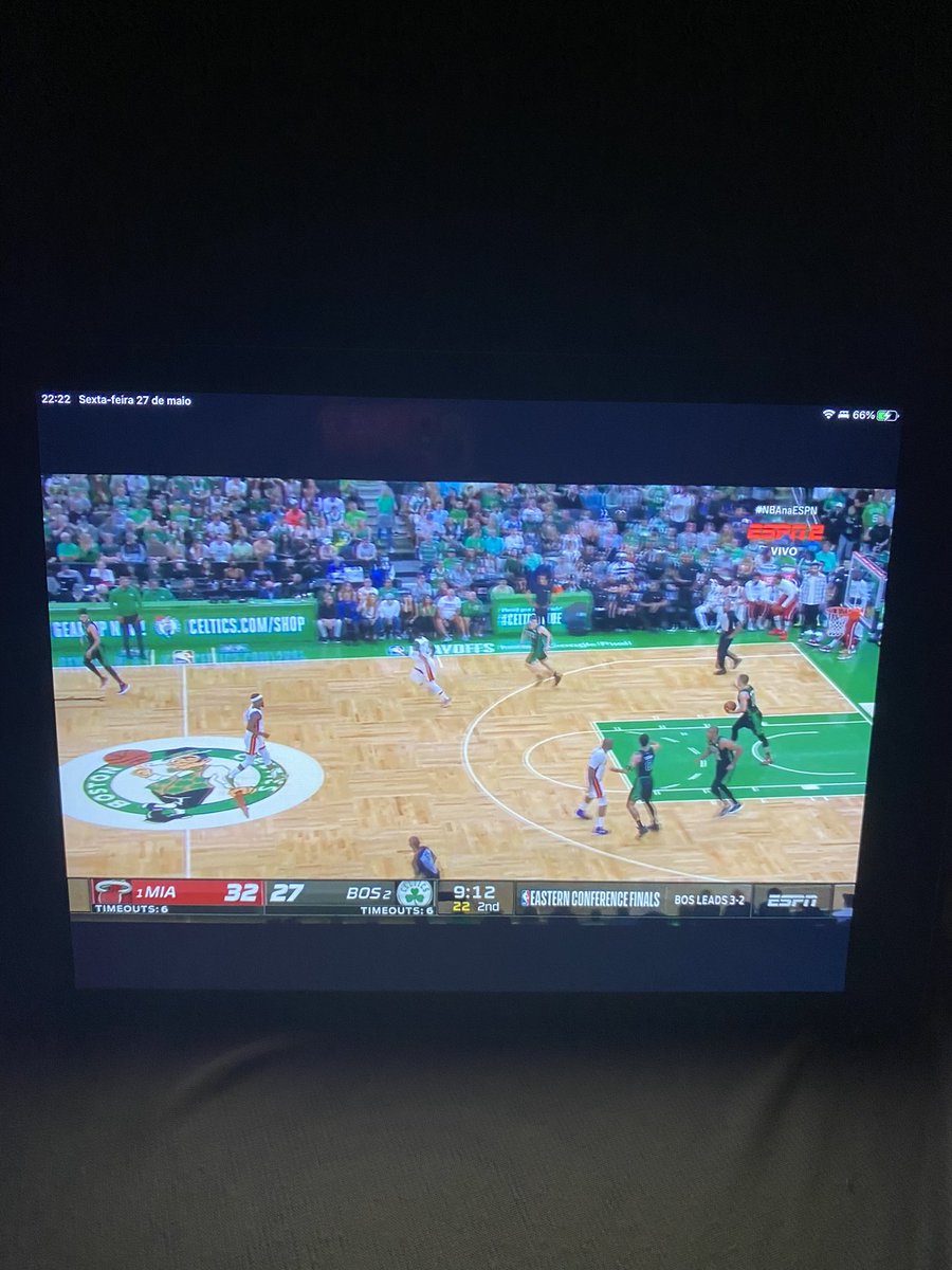 erikasouza14's tweet photo. #NBAnaESPN. @alanaambrosio @romulomendonca @jrluxboquinha. #jogo7🏀👊🏽 https://t.co/nRIW2nreMH