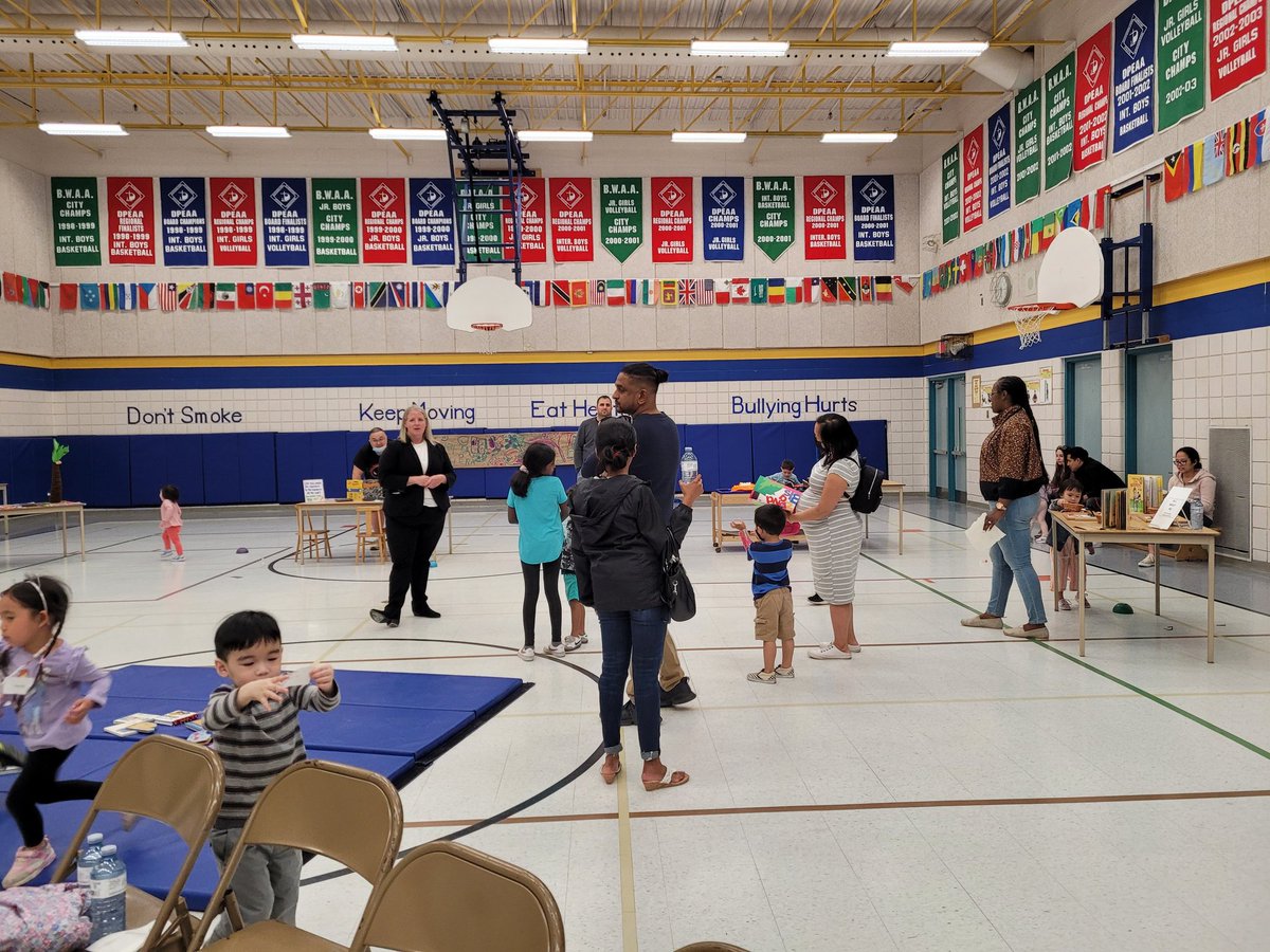 jc_pdl's tweet photo. Thank you for a fun, interactive and informative JK Orientation Night earlier this week, @havens_class and @PVanier_DPCDSB ! And thanks for the refreshments &amp; awesome Kinder swag bags! 😊 https://t.co/foDmR7ZKK2