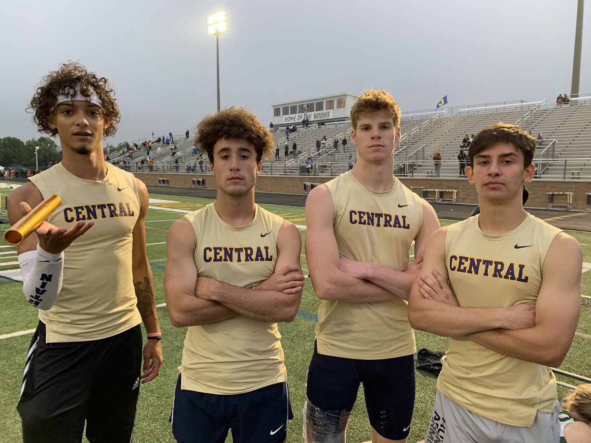 💪🏽⚡️All-Oakland County⚡️💪🏽 <a href="/BodeHirschman/">Bode Hirschman</a>, <a href="/ashclark75/">Ashton Clark</a> <a href="/AntonioRomano0/">Antonio Romano</a>, <a href="/ryannellie215/">Ryan Nelson</a> 
      4x400m Relay - 6th Place
                       3:31.2