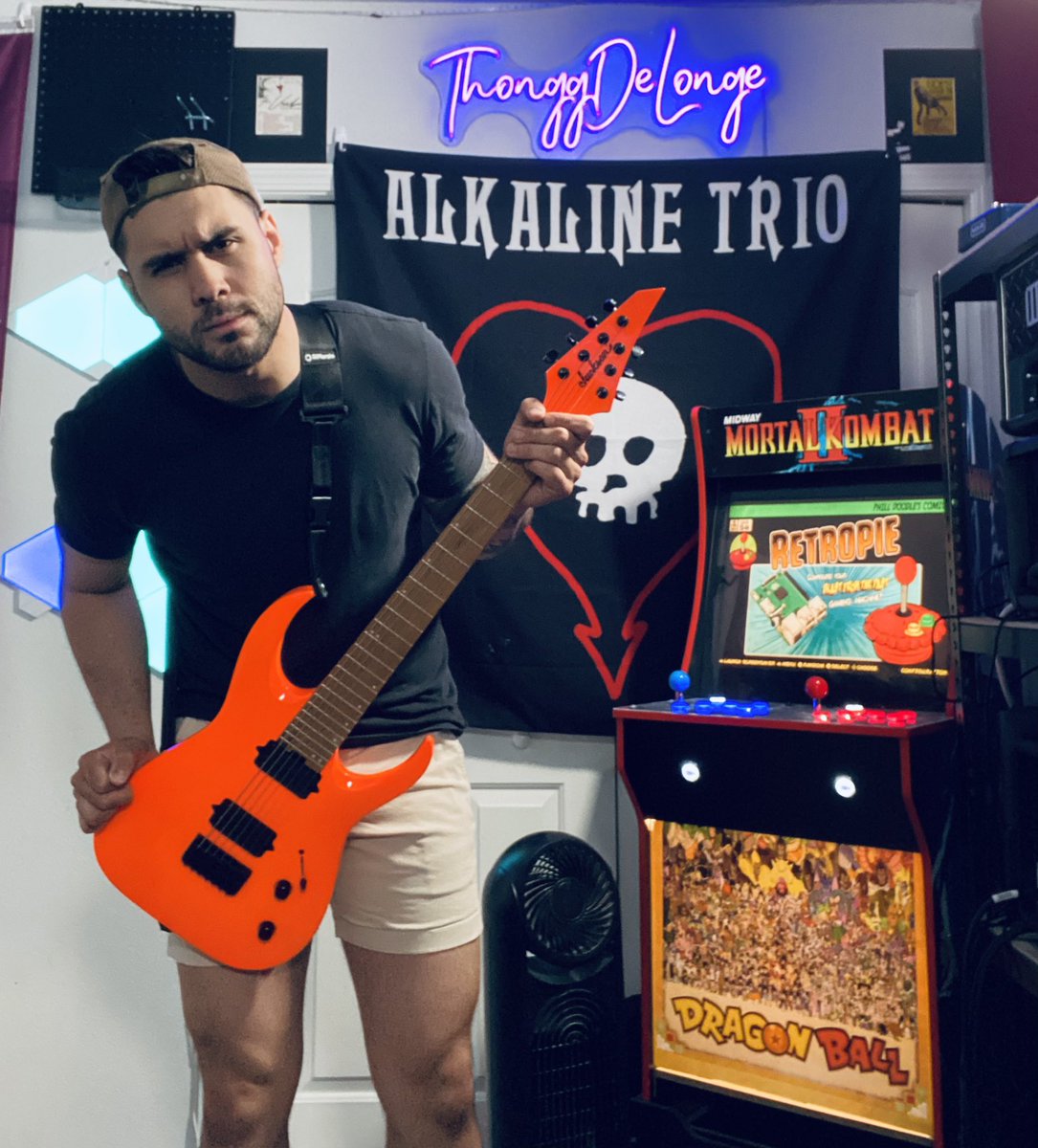 thonggdelonge's tweet image. Twitch.tv/ThonggDeLonge
^^^^^^
🔴🔴🔴🔴🔴🔴🔴
LIVE NOW WITH SONG REQUESTS!
Bass,acoustic, electric and all! 

EVERYTHING IS COOL MAN.