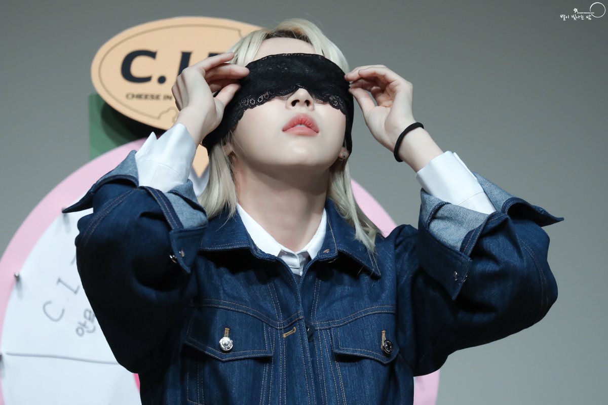 starrymoon1222's tweet photo. 220527 문별 일지아트홀 팬사인회

🥵🥵👌🏻

#MOONBYUL #문별
#C_I_T_T #Cheese_in_the_Trap https://t.co/9xtKq8Mg6Y