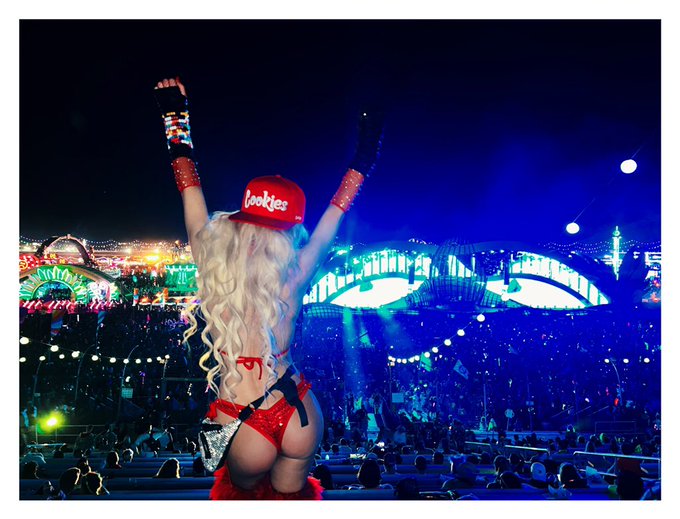 Dance with me under the electric sky? ✨ https://t.co/Va6XW4DYoC
