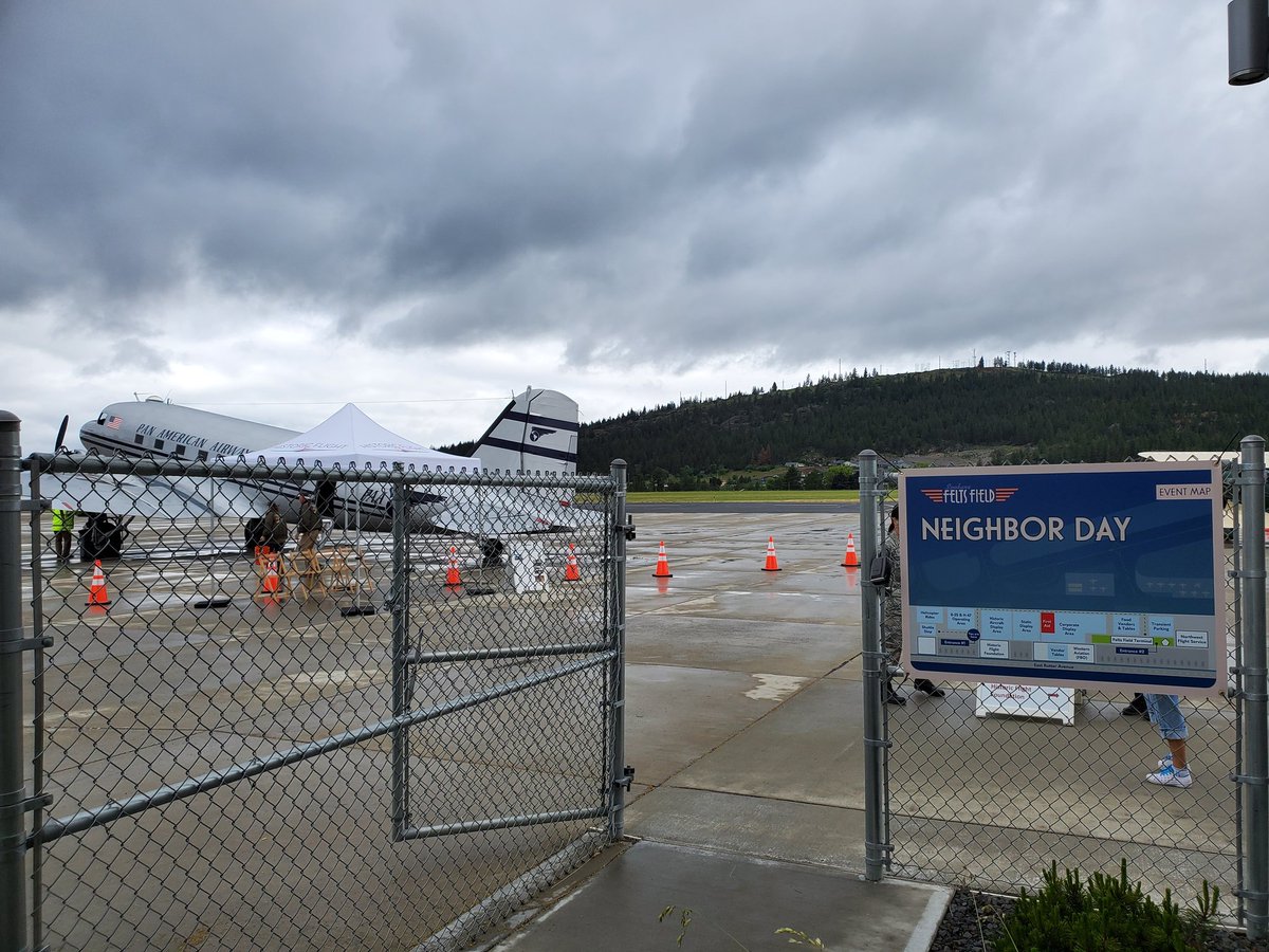 iflyspokane's tweet photo. The 2022 Felts Field Neighbor Day is underway! #Spokane #feltsfield https://t.co/n2op3xn6UH