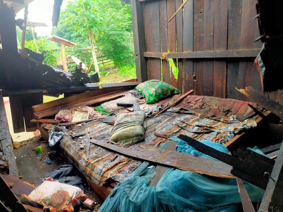 Tiam1702's tweet photo. The junta army’s artillery landed in Demoso township on Friday has killed a villager and injured three people, including five year old and 14 year old children in Kayah state of Myanmar. 
#2022Jun11Coup #WarCrimesOfJunta #WhatsHappeningInMyanmar https://t.co/aWT6hsOwQE