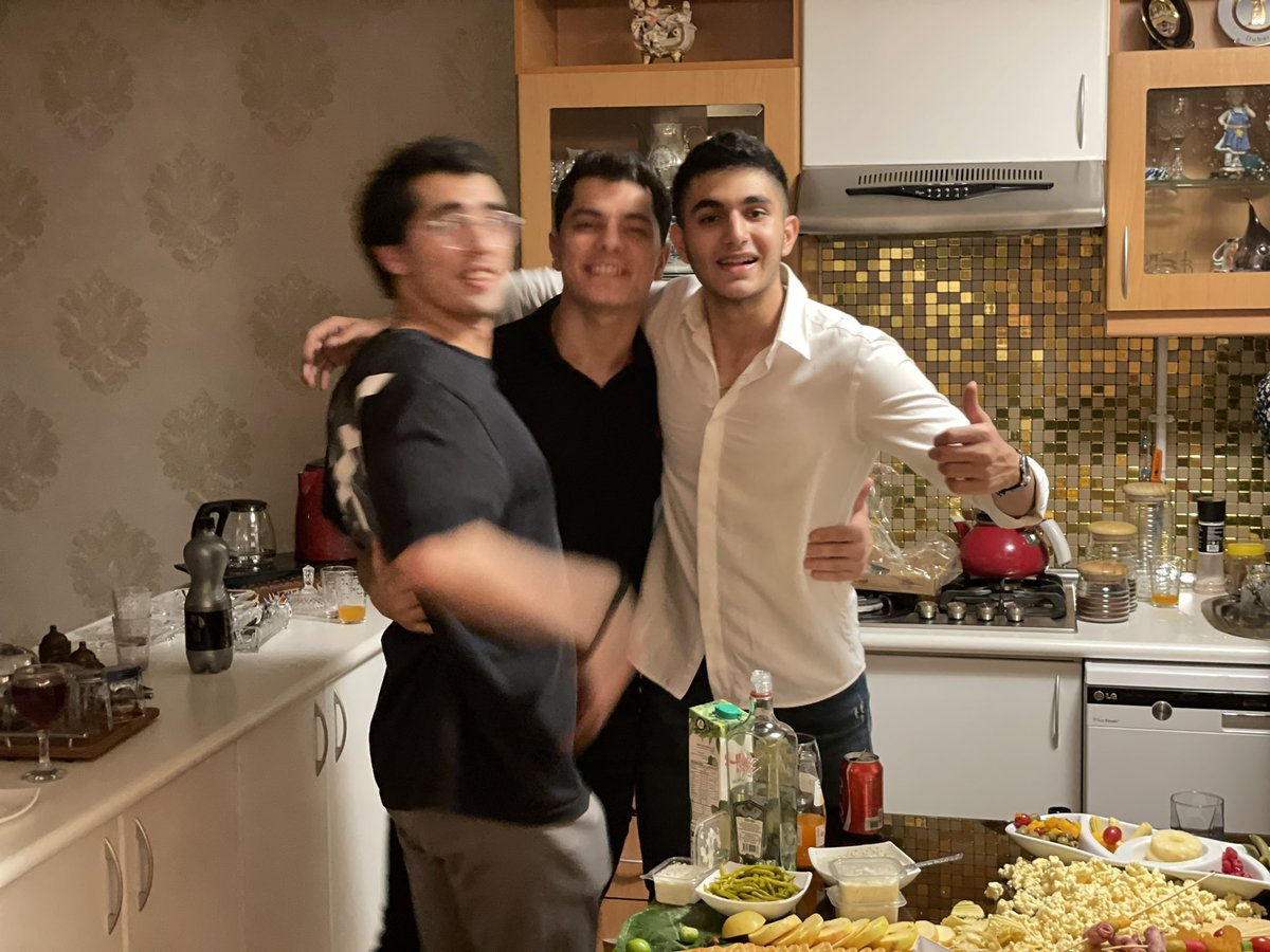 Alikocholooo7's tweet photo. خرداد💘 https://t.co/ZplejbjGe2