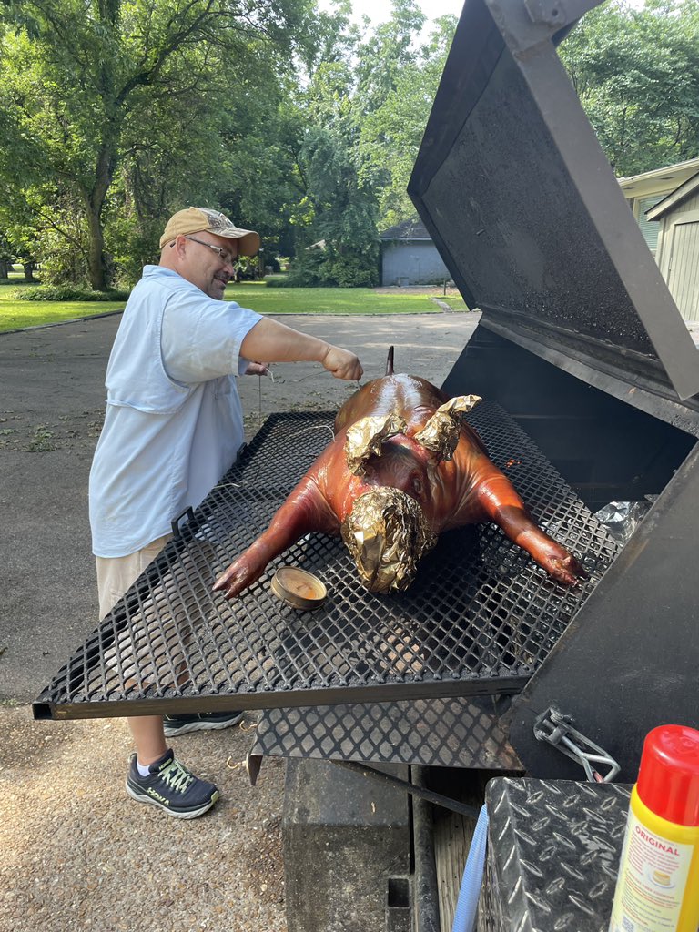 xpresrev's tweet photo. It’s a great day for whole hog!#Swinetime https://t.co/rQQMH3JAtY