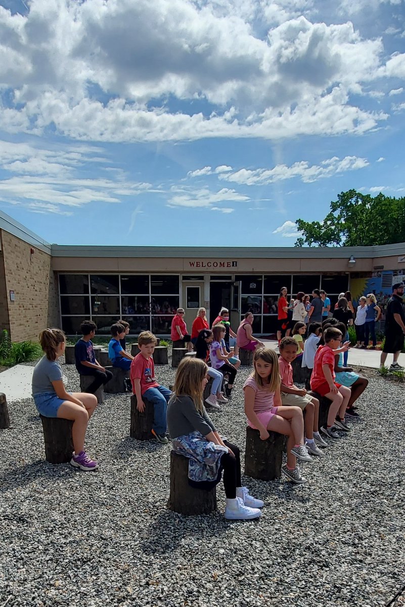 M McGuffin 🐦 tweet media