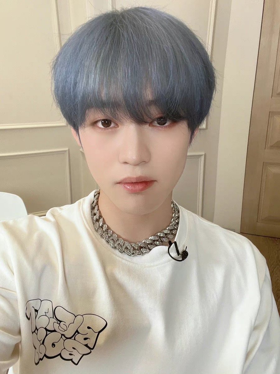 BrazilChenle's tweet photo. Chenle agora está de cabelo azul 💙 https://t.co/iNGtEuwpgA