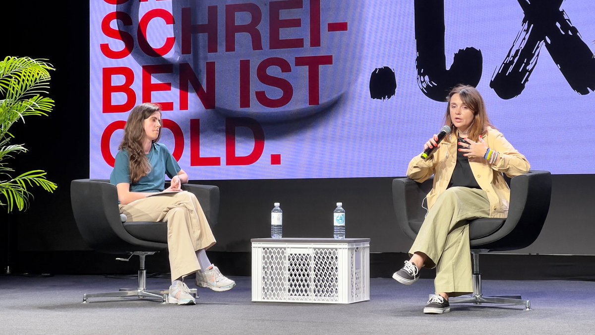 Kateryna Mishchenko und Victoria Murovana sprachen auf der #txt22 über den Alltag im Krieg gegen die Ukraine.
Vielen Dank an unseren Partner <a href="/bpb_de/">bpb.de</a>, für die Unterstützung! #rp22