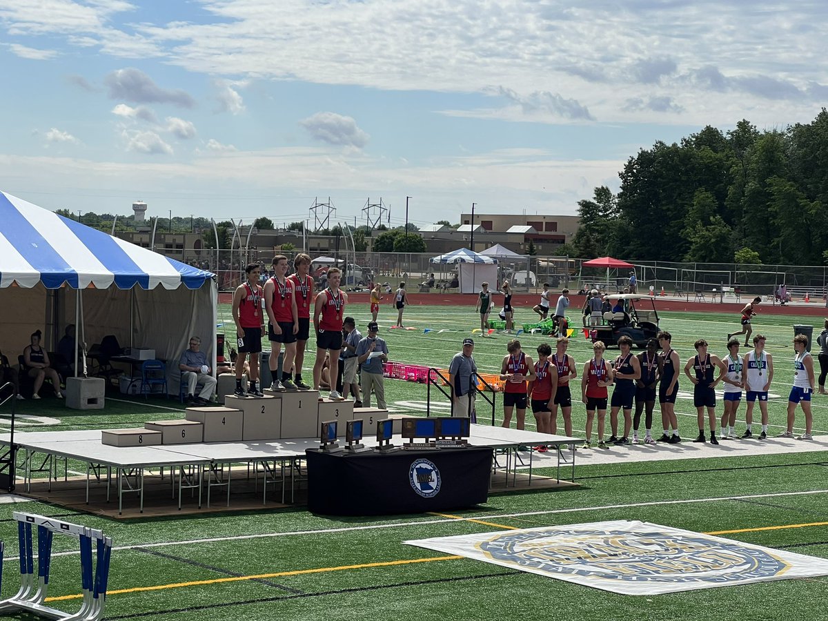 Congrats to the 4 x200 on running a season best 1:31.72 and taking 7th.