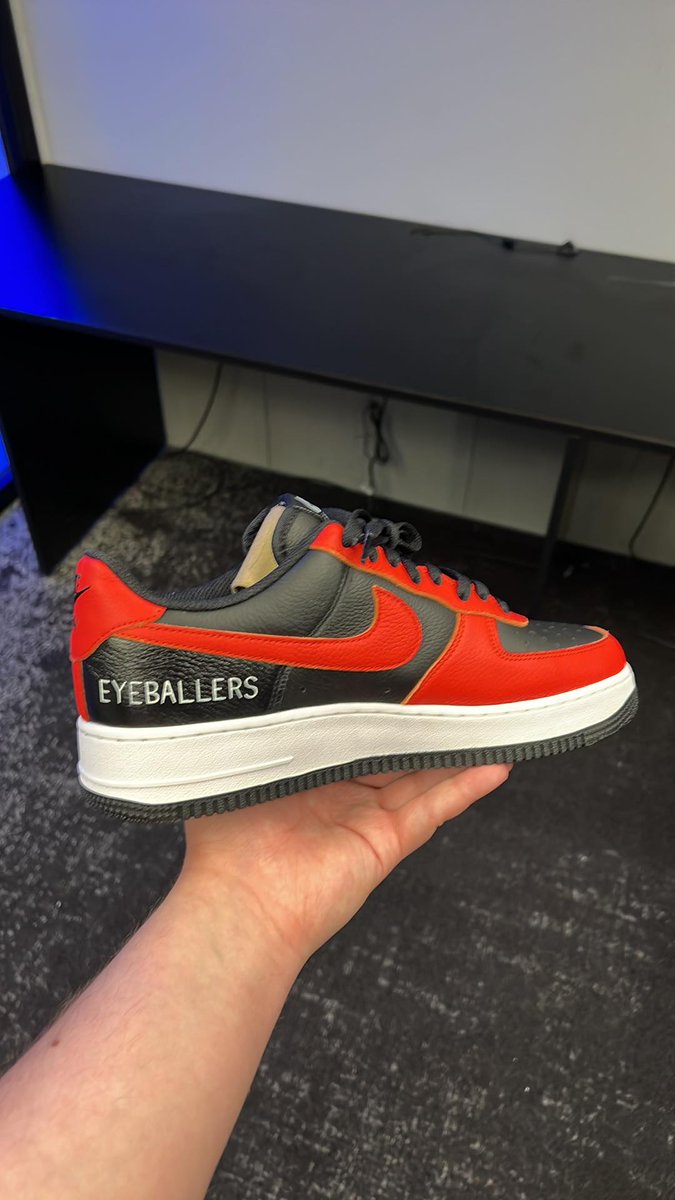 Dress for success. <a href="/JBLQuantum/">JBL Quantum</a> #EYEBALLERS #SECSGO