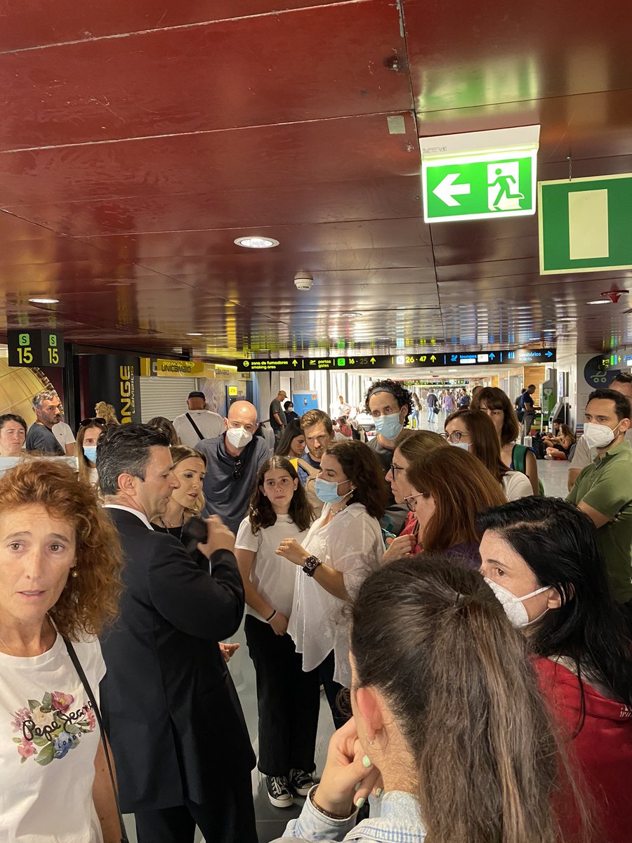 Roya_Al's tweet photo. @vueling Doesn’t look resolved … now over 6 hours https://t.co/32LwuXiSuj