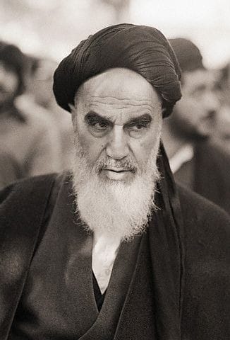 #مکتب_امید #امید_مستضعفین
پيروزي نهايي وقتي است كه اسلام، به همه ابعاد و به همه احكامش در ايران پياده شود؛ وپيروزي بالاتر آن كه در همه اقطار عالم، اسلام حكومت كند .اسلام مايه سعادت بشر است