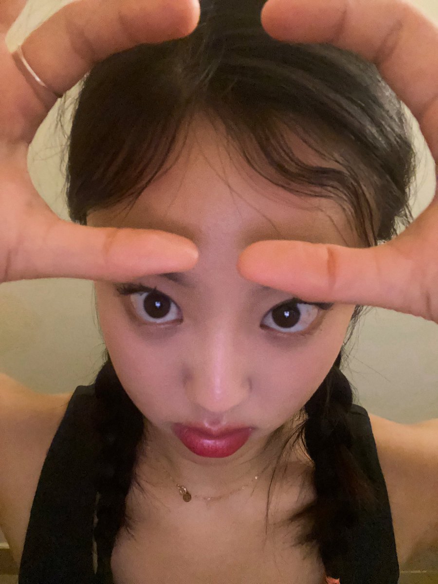 livelystage.com/live-detail/324

I'm having an online concert tmrw!
June 12th @ 9pm. for about an hour long
i'll sing the light and my unreleased song so make sure u come and check it out:)

go to the link, sign in,
click jANE and download ur tickets!

💓🔥🧸