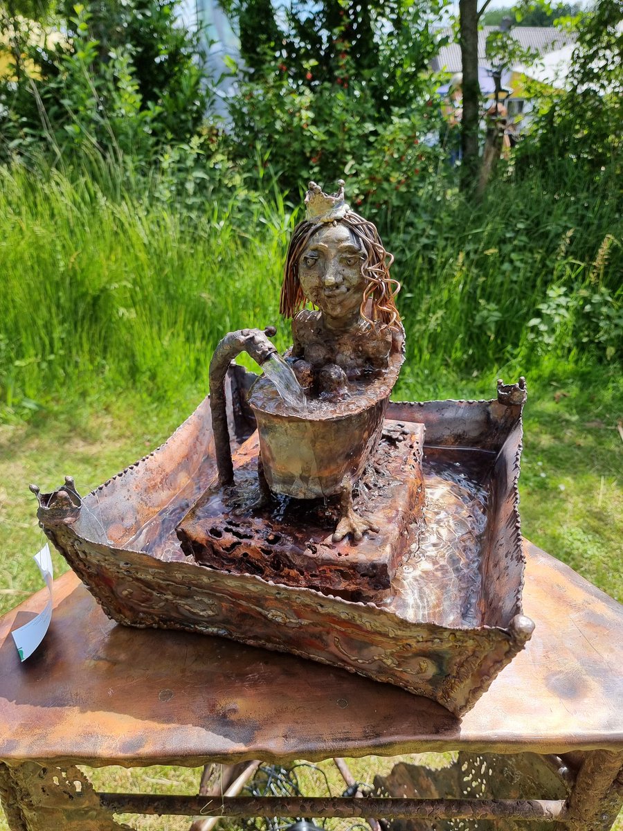 phenskens's tweet photo. Ik loop 2 dagen EHBO bij de ART Malden, Rijsweg 83 in Malden,parkeren achter de Heikant, waar meer dan 20 kunstenaars hun werken exposeren.
Het is schitterend om de compleet verschillende kunstvormen te zien, de kunstenaars praten graag over hun werk, er is een gezellige sfeer. https://t.co/F64ZGOmCd5