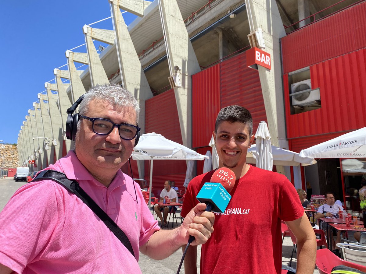 tarragonaradio's tweet photo. I al camp del @NASTICTARRAGONA ja hi ha ambient previ, la Fina ho té tot a punt! 
Visca el Nàstic! 
#playoffNastic https://t.co/YvH1XwcmDe