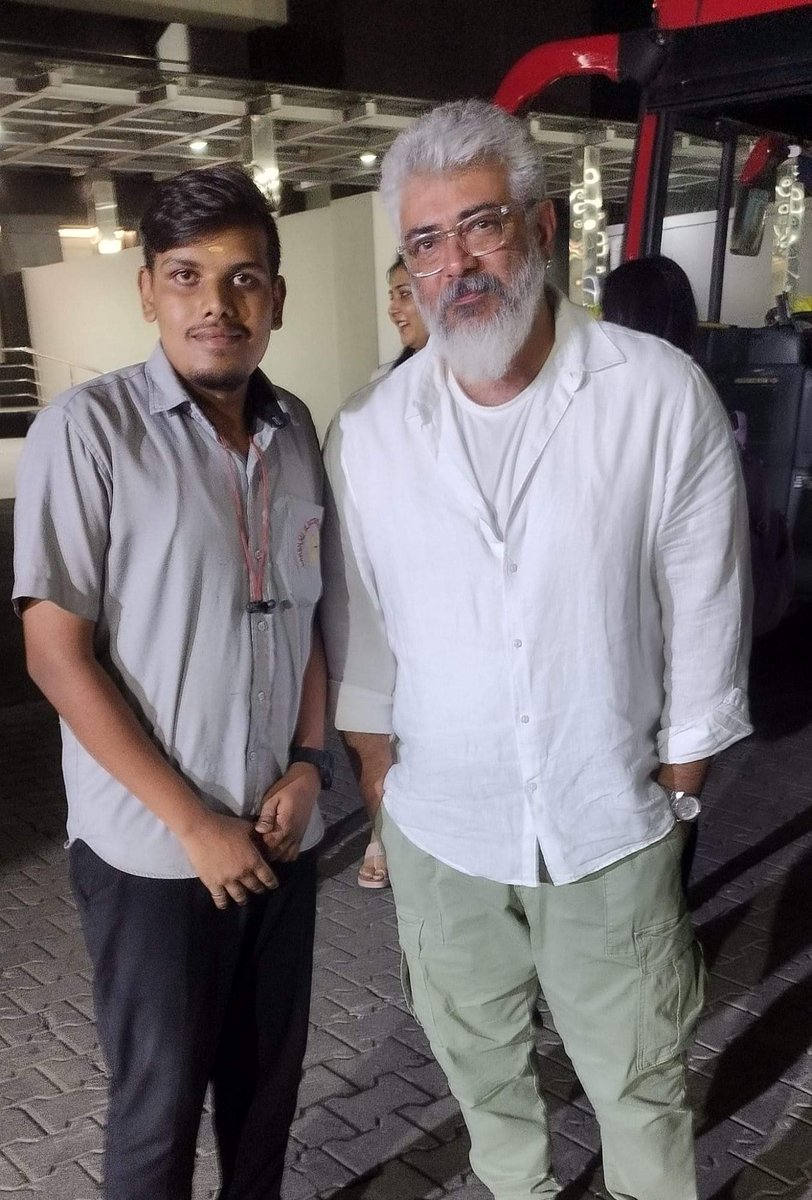 ajithFC's tweet photo. Ajith sir pic with a fan. 

| Pic: Sudarsan | #Ak #Ajith #AjithKumar | #Ak61 | https://t.co/hrTFTmE77X