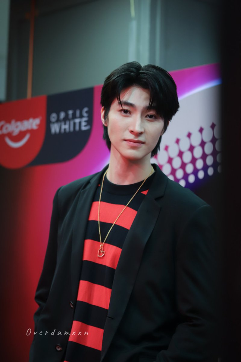 overdamxxn's tweet photo. มองกล้อง ถือว่ามีใจ ... อุ๊บอิ๊บละนะ
#ColgateTH
#OpticWhiteO2
#SmileOutLoud
#ยิ้มมั่นสวยมั่น
#ยิ้มมั่นสวยมั่นxBlue
#Bluepongtiwat https://t.co/dr3DihxkN6