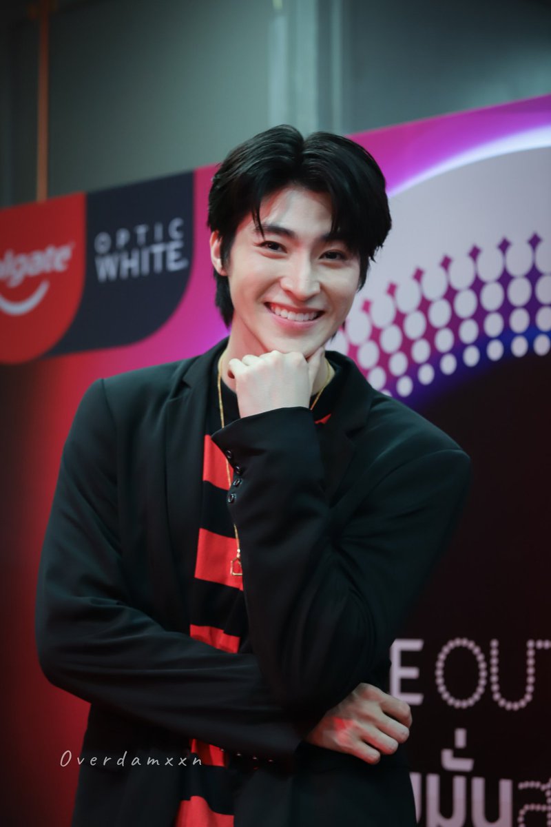 overdamxxn's tweet photo. มองกล้อง ถือว่ามีใจ ... อุ๊บอิ๊บละนะ
#ColgateTH
#OpticWhiteO2
#SmileOutLoud
#ยิ้มมั่นสวยมั่น
#ยิ้มมั่นสวยมั่นxBlue
#Bluepongtiwat https://t.co/dr3DihxkN6