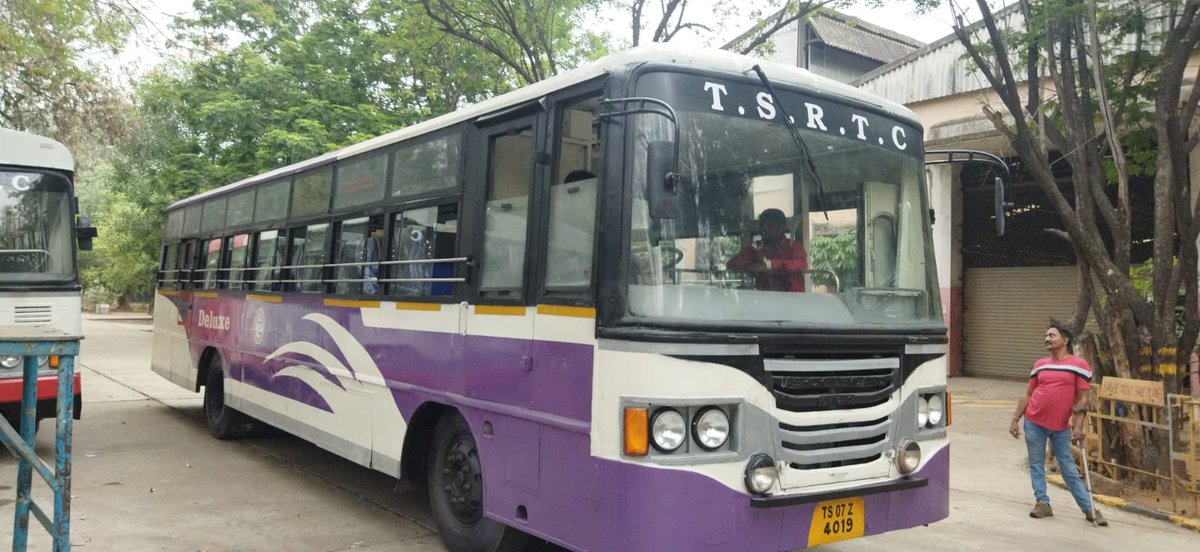 TGSRTCHQ's tweet photo. To provide better service to the passengers, TSRTC buses are refurbished at our workshops
@Govardhan_MLA 
@tsrtcmdoffice 
#TSRTCBus https://t.co/6JB9x2POed