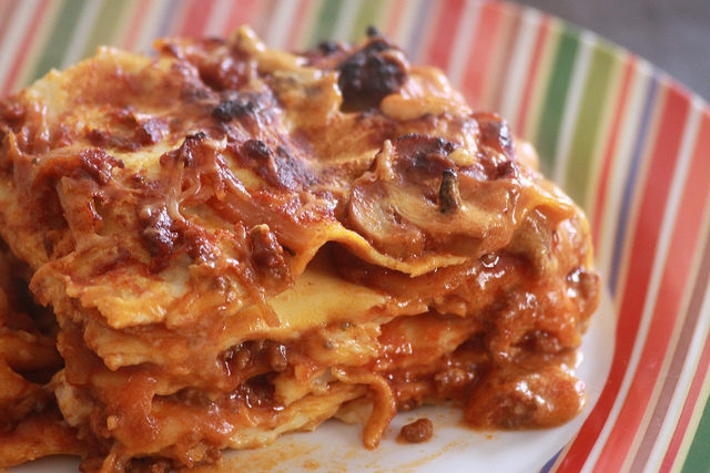 MgMidu's tweet photo. Definireste le lasagne un cibo dietetico? 

No, vero? E allora perché definire gas e nucleare "verdi" e ingannare chi vuole investire, invece, nelle tecnologie davvero sostenibili?

L'@Europarl_IT respinga l'inserimento nella #TassonomiaVerde  (VERDE) di gas e nucleare 
#notricks https://t.co/nuCLxOwOhB