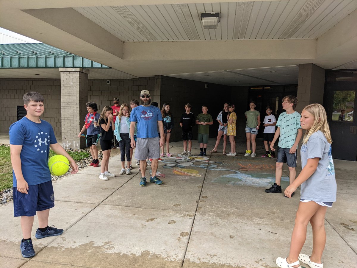 MrsTessier5th's tweet photo. Sometimes you just have to bring in the big dog for four square. 🐶These kids have been kicking my butt in our four square games at recess, so I decided to bring in Mr. Tessier to help me win! 🤣 #YouDoWhatYouGottaDo #EndOfTheYear #HunterHornets https://t.co/E7OXi1LEqG