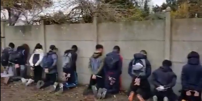 CPrcf's tweet photo. @GillesClavreul Qui a demandé à ces gendarmes de faire subir à une lycéenne un interrogatoire dans son lycee?
Dans quel cadre légal et pour quel motif?
Il y a excuse donc faute.
L’etat de Droit cela vous parle ?
#Laura #LaQuestionDeLaura #RepressionPolitique https://t.co/kuRCE8SEgd