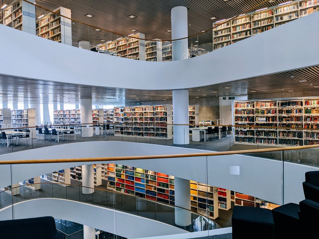 aabwpg's tweet image. At the Schmidt Hammer Lassen designed Library at the University of Aberdeen. #architecture #libraries #libraryarchitecture 1/2
