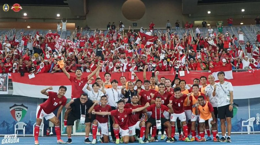 papantengah's tweet photo. Teruntuk kalian para pejuang..

Kami sadar bahwa federasi sedang sangat tidak sehat dan kami harus menjatuhkan ekspektasi kami, namun..

Kami tak akan berhenti untuk mendukung perjuangan kalian. KITA INDONESIA!! #TimnasDay #MC https://t.co/2UdlRsiVbK