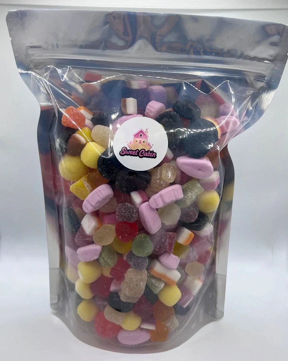 it's sweet saturday!

this week were giving away a 1kg traditional mix bag 😍

all you have to do is retweet this post and follow <a href="/SweetCabinUK/">Sweet Cabin 🍬</a> to be in with a chance!
