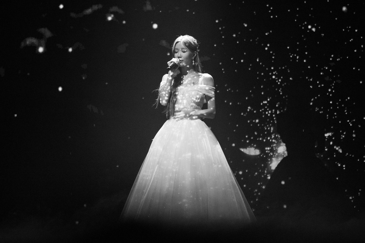 this photo of dawon deserves to be hung in a museum