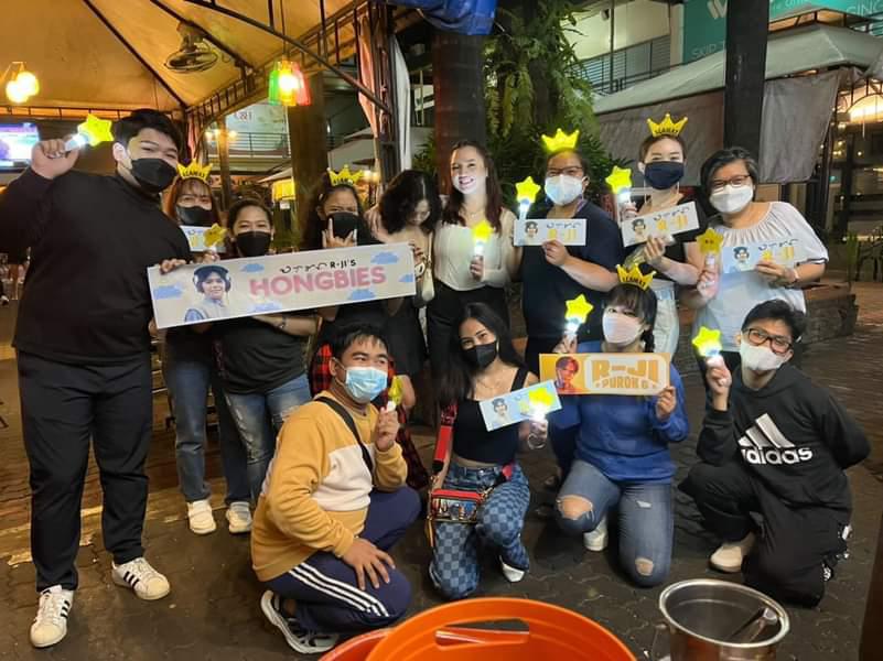 Hongbabies's tweet photo. Hi, hongbies!

We are already here at Eagle's Hub to support R-ji and Alamat 💛

ALAMAT FIRST HEADLINING GIG
#ALAMAT @Official_ALAMAT 
#ALAMAT_EaglesHub #HonglyForRji https://t.co/x6tiYmyFL3