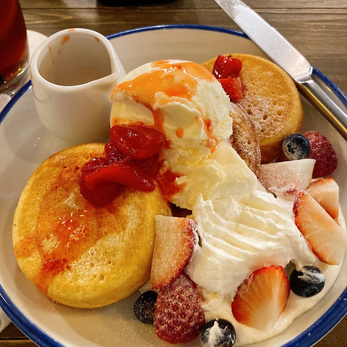are_keiko's tweet photo. 池袋ジオラマカフェでイチゴのパンケーキ食べたの3月だったけど今頃あげとく。結構ボリューミーでお腹いっぱい🥞🍓
#DIORAMACAFE https://t.co/fV1wEOJQTi