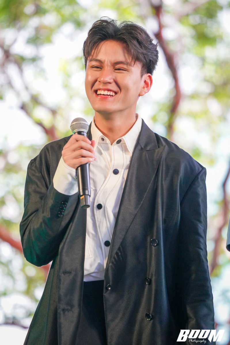 aud_taksara's tweet photo. .
หล่อน่าร้ากกกเกินต้านทานน!!! 😍💚🤟

#BoomSaharat
#MeetandGreetเวลากามเทพ https://t.co/yn1cwXLFyH