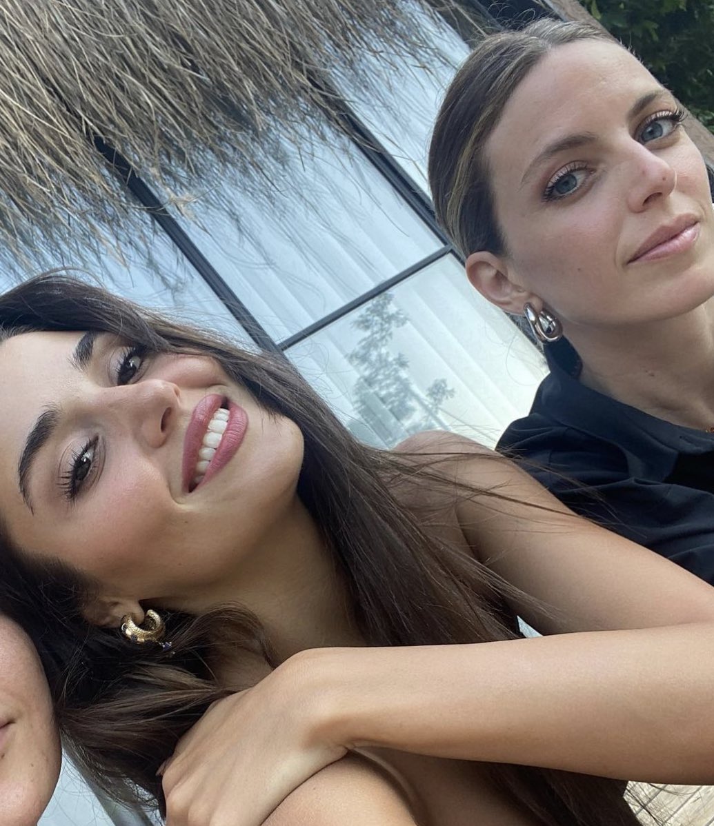 Hande Erçel and Bige Onal