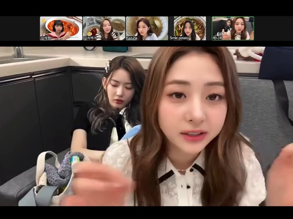 skrmoments's tweet photo. tell me how am i supposed to take yunjin seriously when there's sleeping sakura displayed at the back 😭 https://t.co/D0Y0RWoTbv