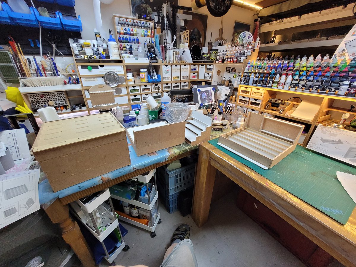 TheBaldGM's tweet photo. New paintracks!!!!
Been working all day to put them together. Now waiting for the glue to dry.... and then getting rid of the one massive paintrack to 5 more manageble parts - that can hold (a few) more paint bottles.
#sceneryworkshop https://t.co/tONrHGdddI
