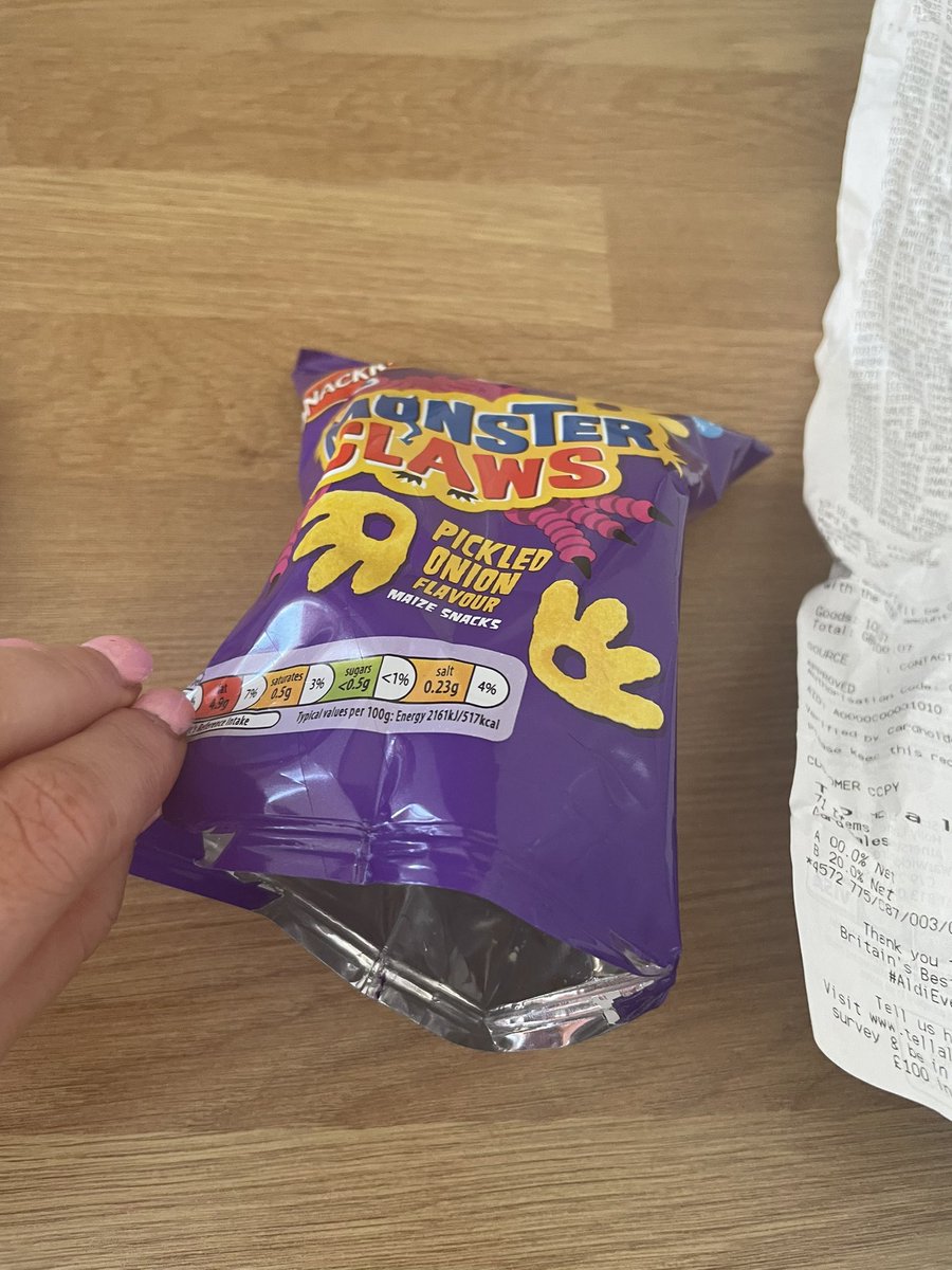 MrsBrench's tweet photo. @AldiUK I have just got back from my weekly shop and the multi pack of monster claws has one bag with 1 crisp in only and one pack empty attached to another empty also 🤷🏽‍♀️ https://t.co/sihColDfom