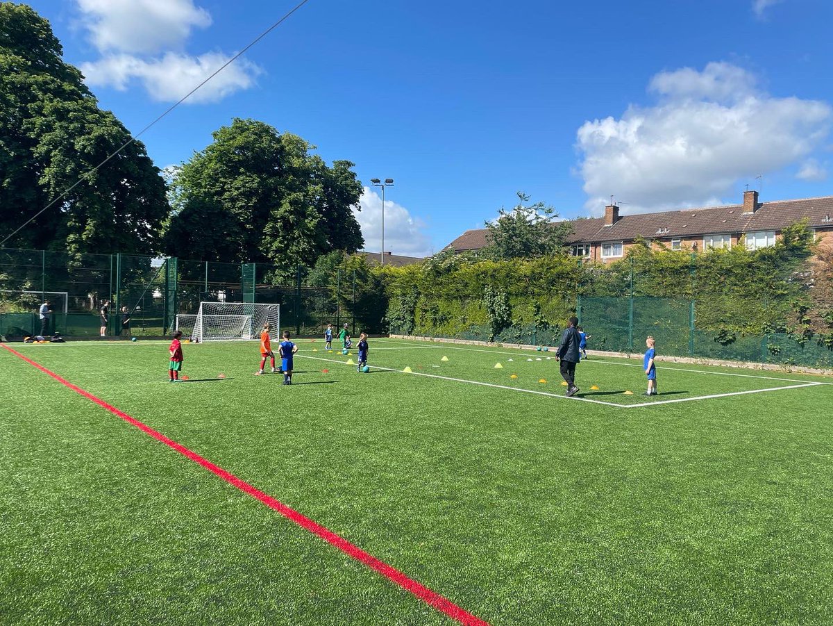 ot_coaching's tweet photo. Fantastic to see lots of young players enjoying and learning the game this morning ⚽️☀️

Well done to our Under 7/8 Development Team this morning also. Played some lovely football! ⚽️👏

#football #grassrootsfootball #footballfun #sport #skills #development #blackheath #greenwich https://t.co/tf25b47DUg